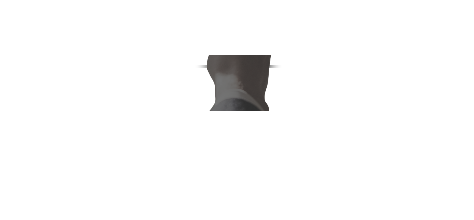 Eine Tasse Caffe wird vom Tisch gehoben